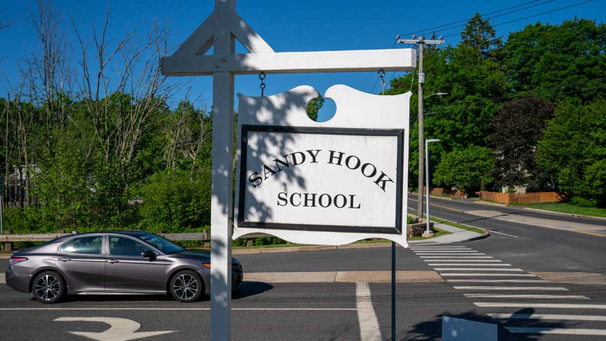 Sandy Hook survivor gets law school scholarship from New York Rangers