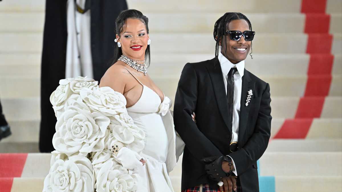 Rihanna Has Given Birth To Another Boy, And His Name Reportedly Starts ...