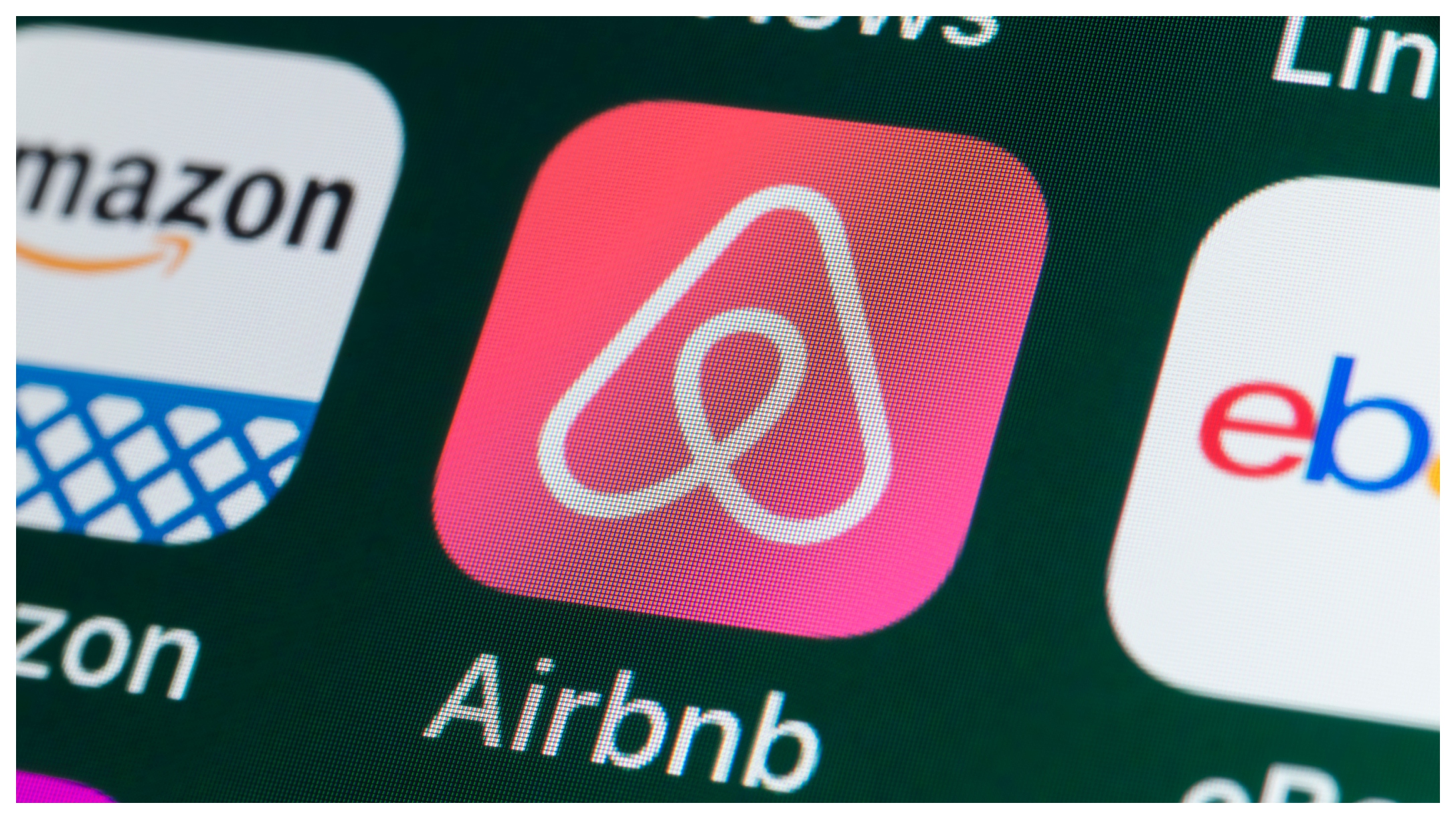Customer Calls Out Fake Airbnb And Even Finds The Owner’s Parents