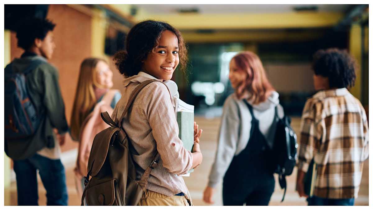 Today’s Teens Are 'Mewing' But What Does That Mean? | LittleThings.com