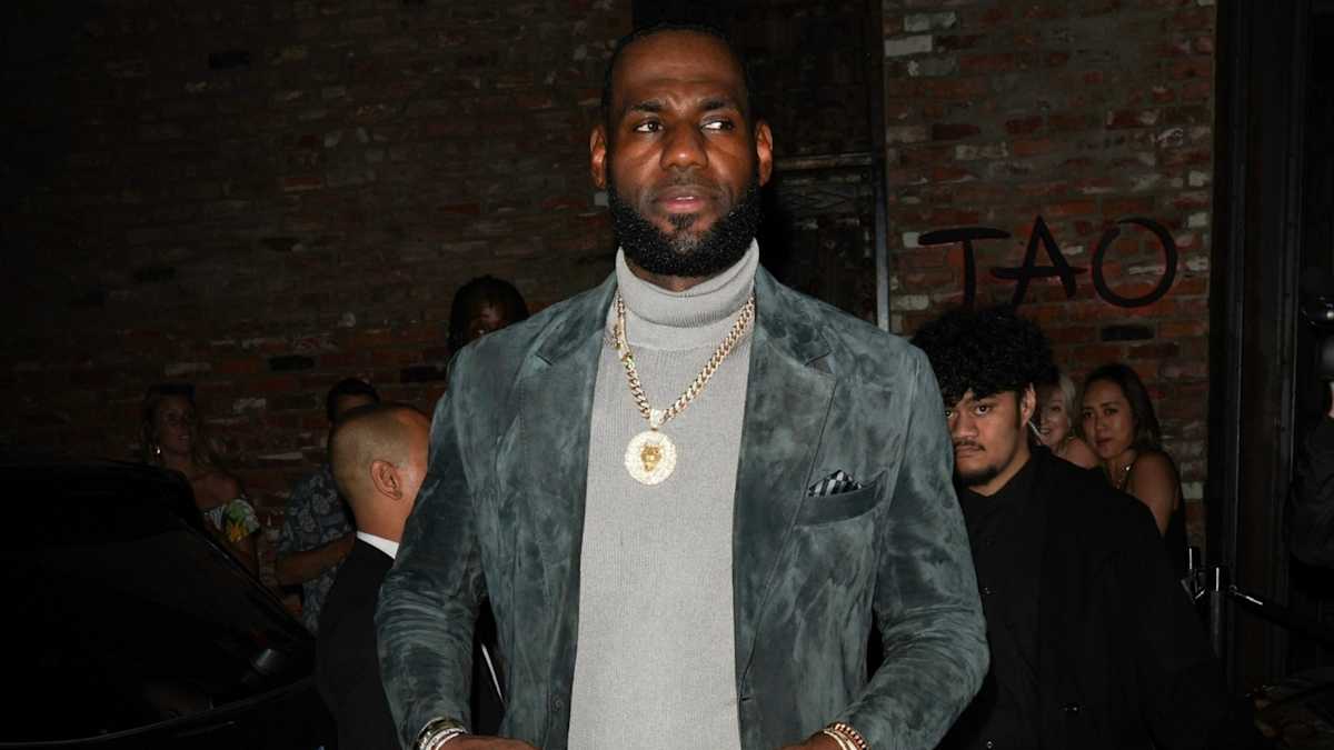 Lebron James Tears Into Youth Football Coach Who Went Viral For Lebron James Tears Into Youth Football Coach Who Went Viral For