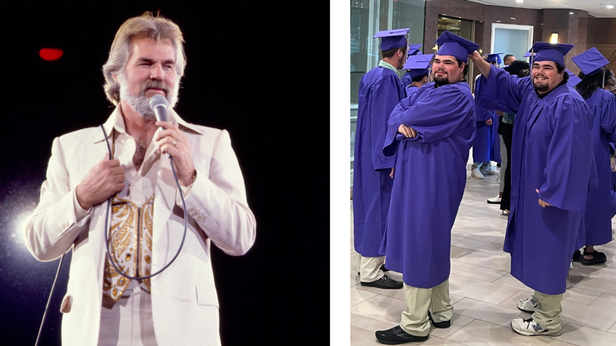 Twin Sons Of Kenny Rogers Graduate From High School | LittleThings.com