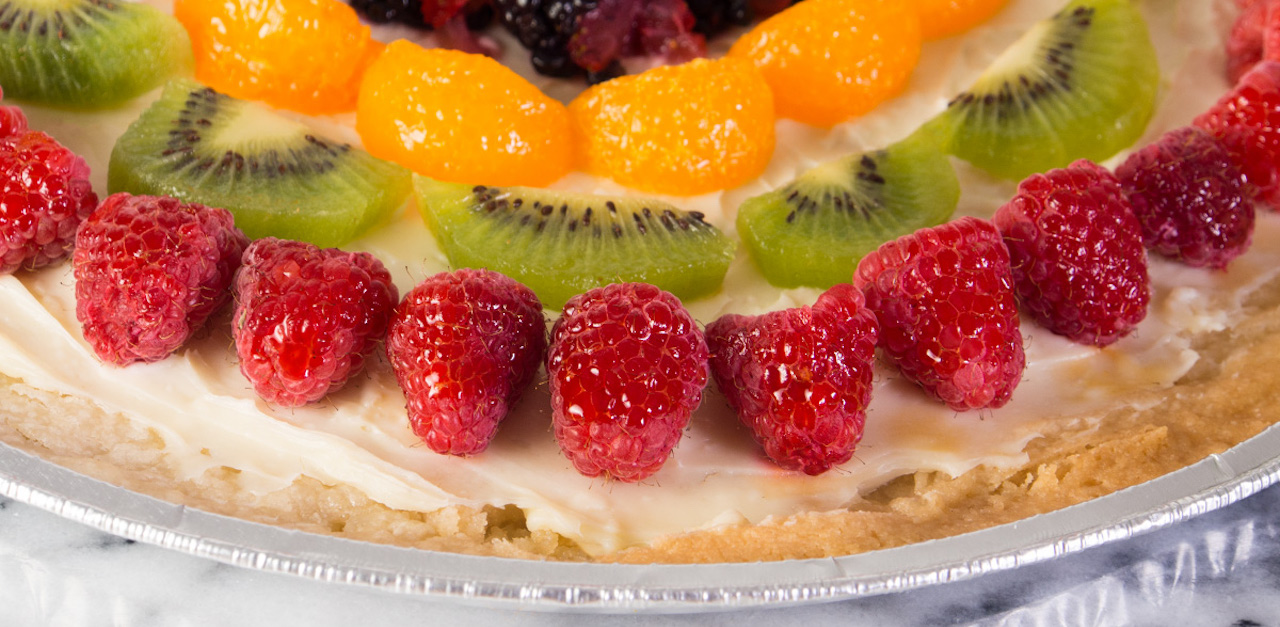 Delicious And Easy Cream Cheese Fruit Pizza Recipe