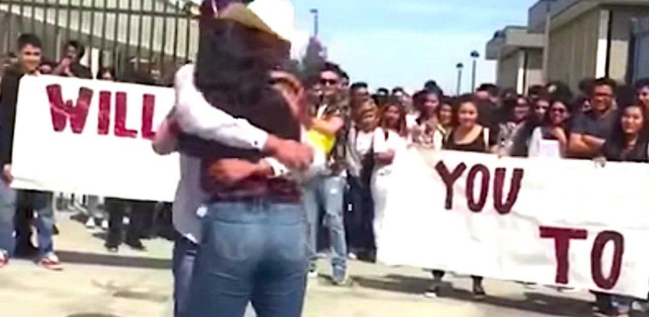 Josefina Is Surprised By A Dancing Horse 'Promposal'
