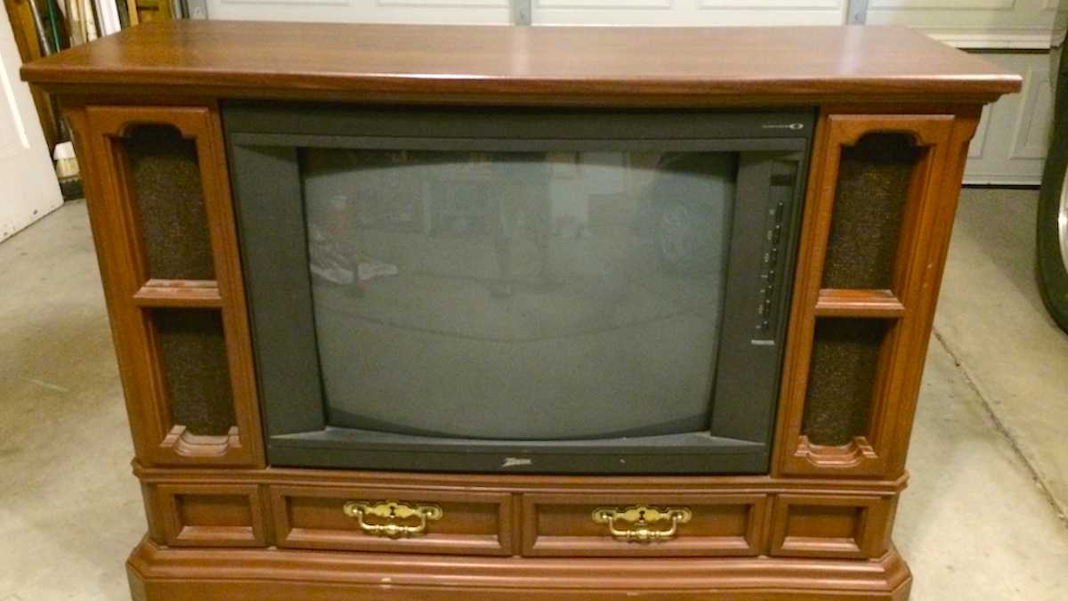 This 1960s TV Was Just Sitting In Their Garage. When I Saw What