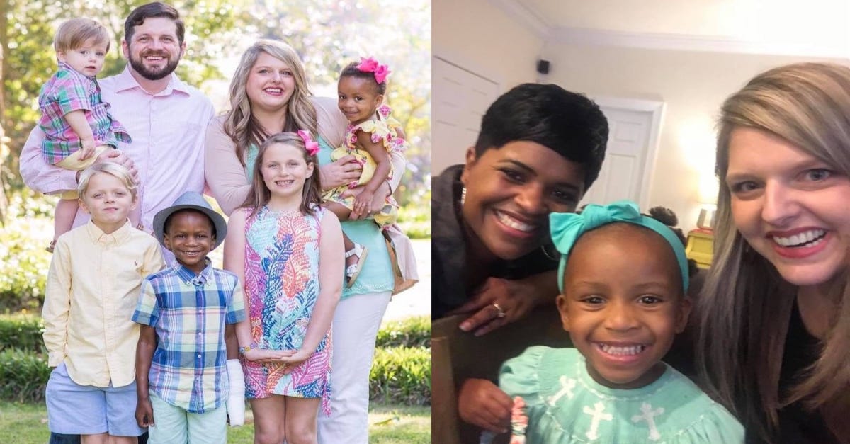 Stranger Teaches 'White Mom' How To Do Her Black Daughter's Hair(01)