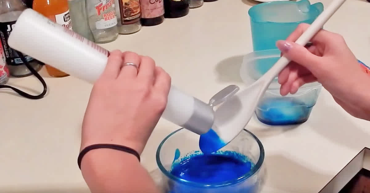 8. Dip Dye Blue Hair Tutorial with Kool-Aid - wide 7