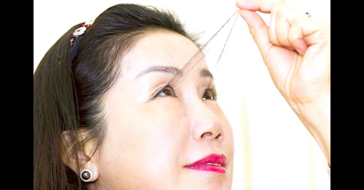 Woman Has The Longest Eyelashes In The World Littlethings Com