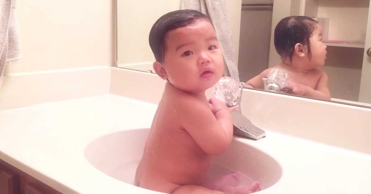 Baby Farts In The Sink And Has The Best Possible Reaction To Her Own Stink Littlethings Com Baby Farts In The Sink And Has The Best Possible Reaction To Her Own Stink Littlethings Com