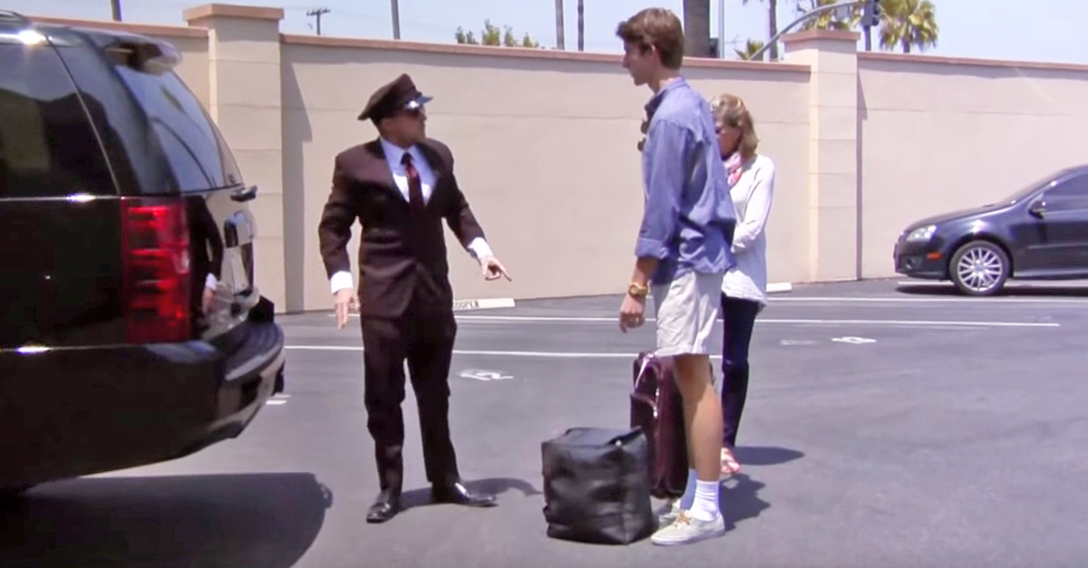 Cab Driver Gives Mom And Son The Wrong Bag When They Open It Up Unbelievable Littlethings Com