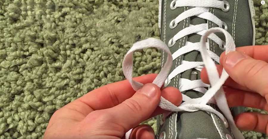 He Makes Two Loops With His Shoelace. Now Watch What He Does — GENIUS ...