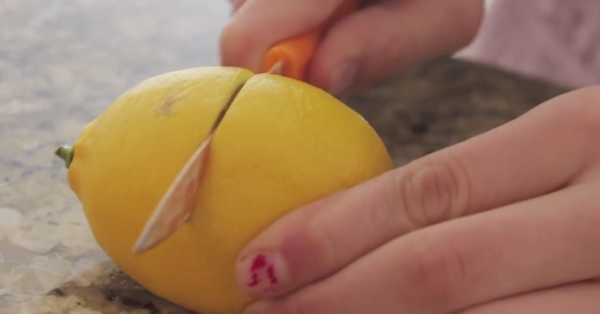 She Squeezes A Lemon Over Baking Soda. Two Minutes Later ...