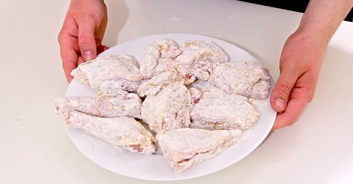 what does it mean when someone says dredge chicken in flour?