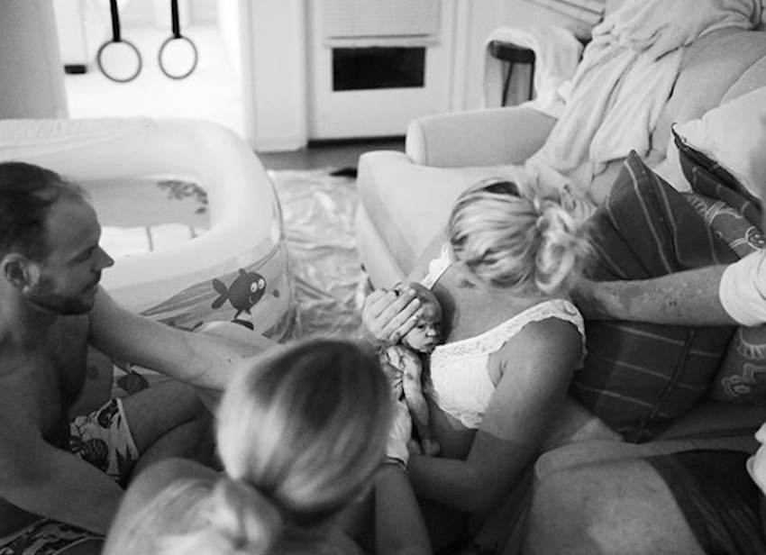 dad helps daughter during birth
