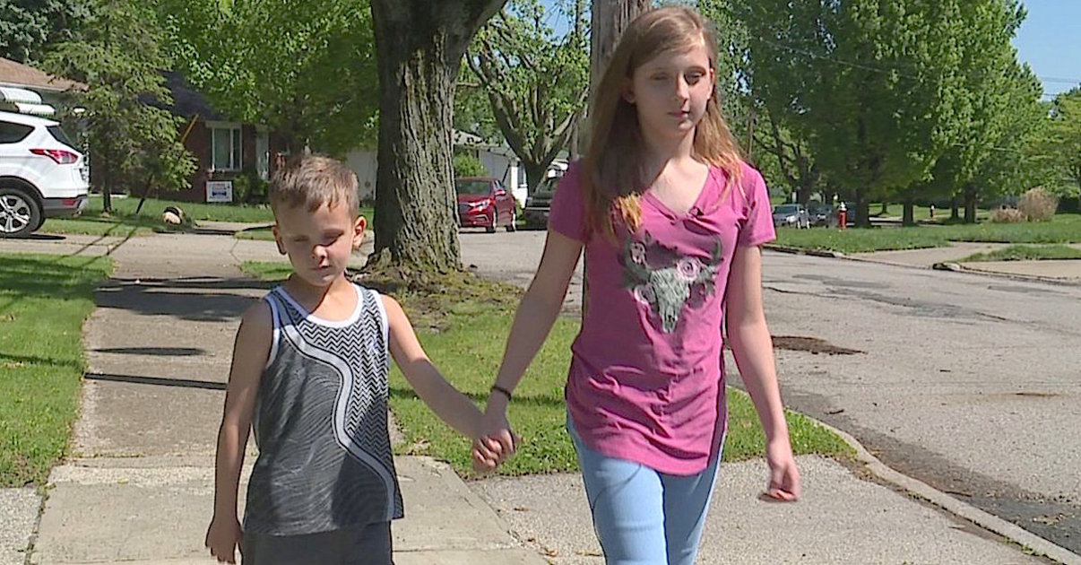 Hero 12-year-old girl saves her two-year-old brother from being kidnapped  by stranger