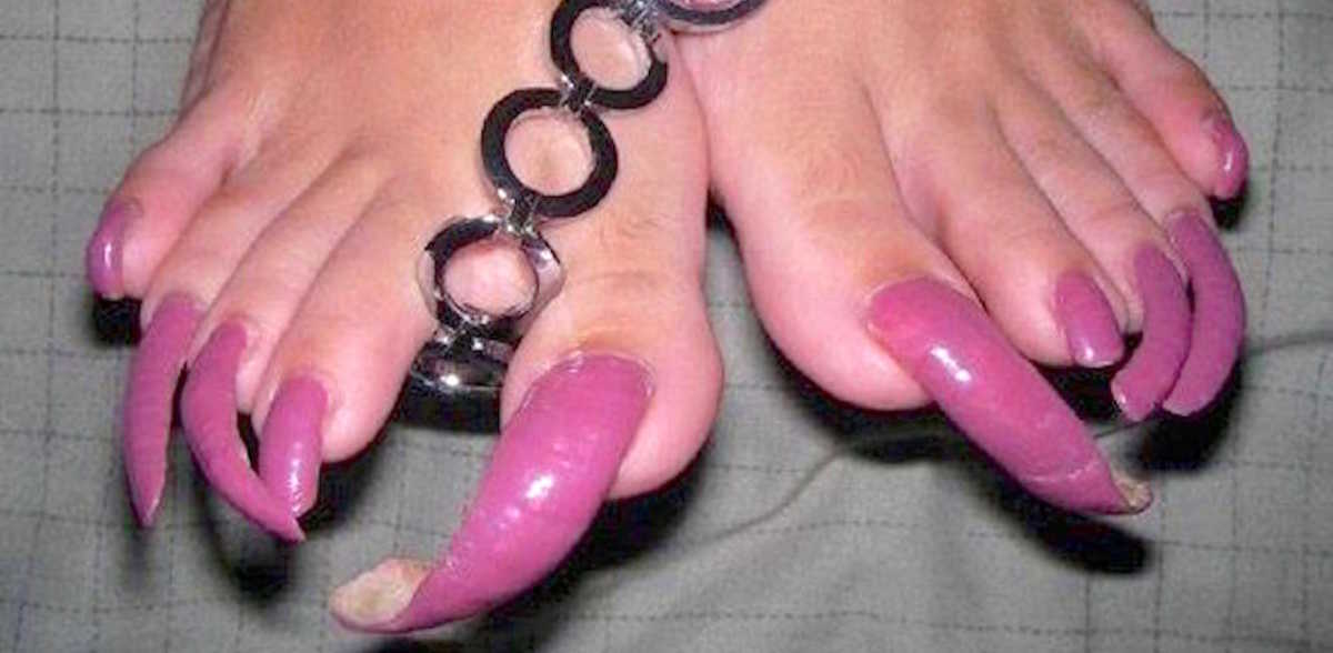 woman with the longest toenails