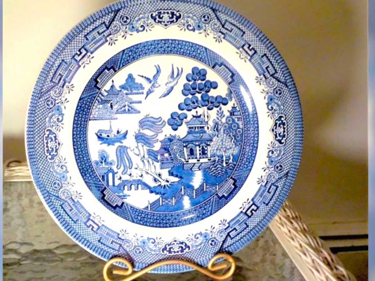11 Surprising Facts About Blue Willow China