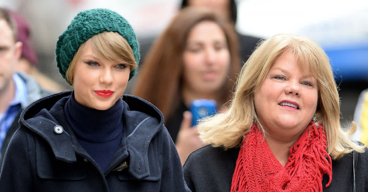 Taylor Swift Reveals That Her Mom Is Battling Cancer Again