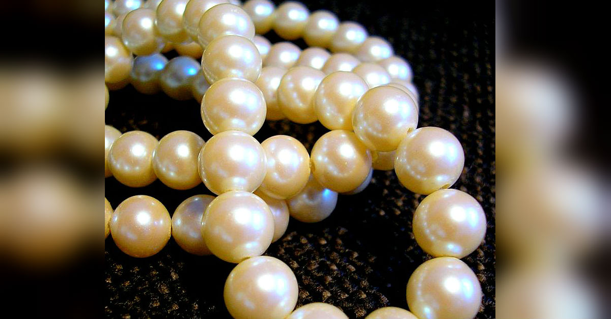 7 Easy Ways To Tell If Your Pearls Are Real Or Fake