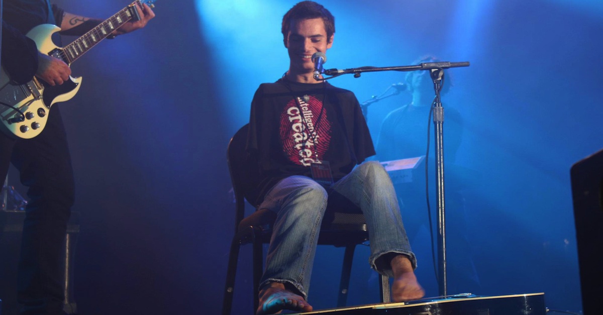 Armless Boy Gets On Stage With Goo Goo Dolls And Does The Unthinkable