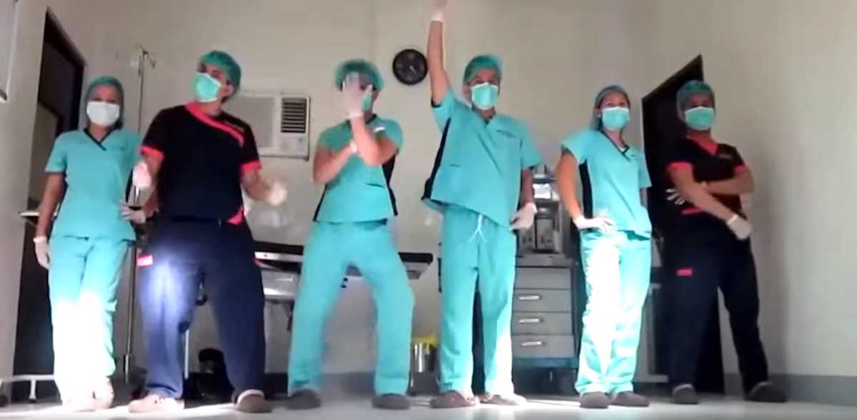 6 Nurses Stand Totally Still In The Dark But When The Lights Turn On Hilarious Littlethings Com 6 Nurses Stand Totally Still In The Dark But When The Lights Turn On Hilarious Littlethings Com