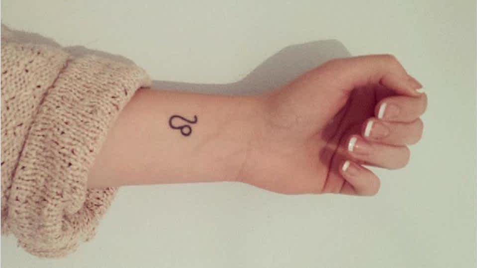20 Impossibly Tiny Minimalist Tattoos Even Your Mom Might Like Littlethings Com