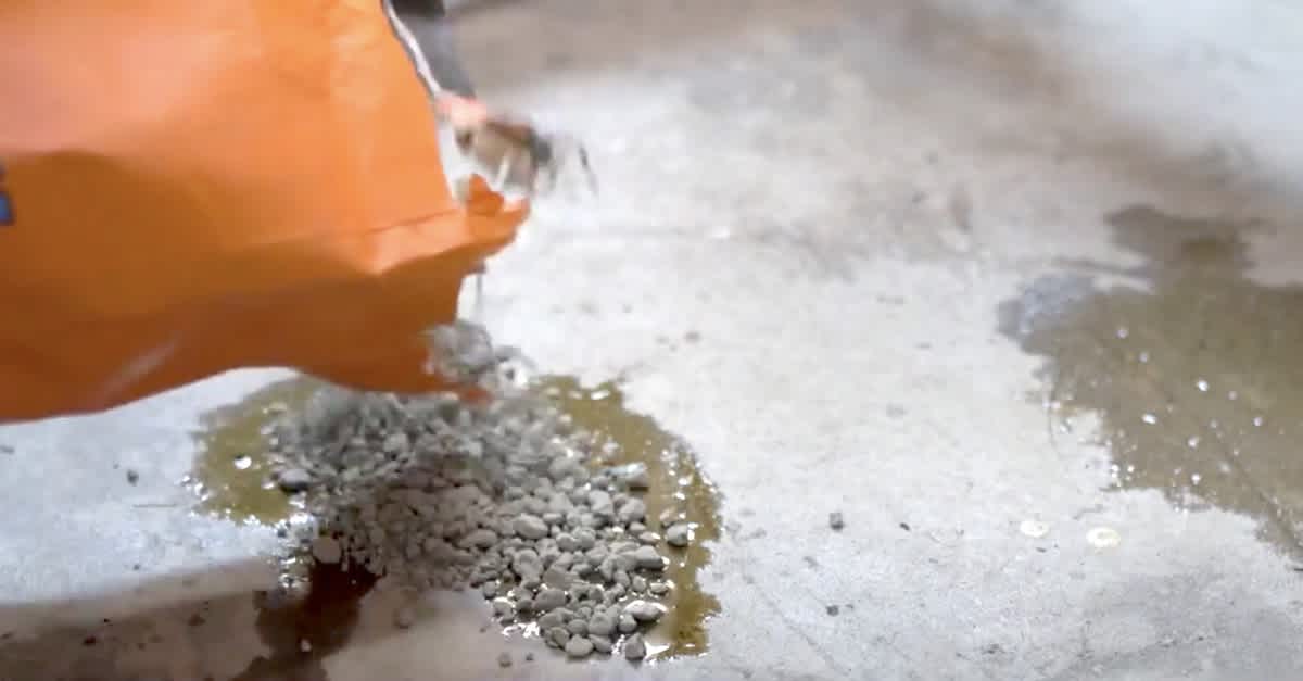 Clean Up Chemical Spills Using Kitty Litter