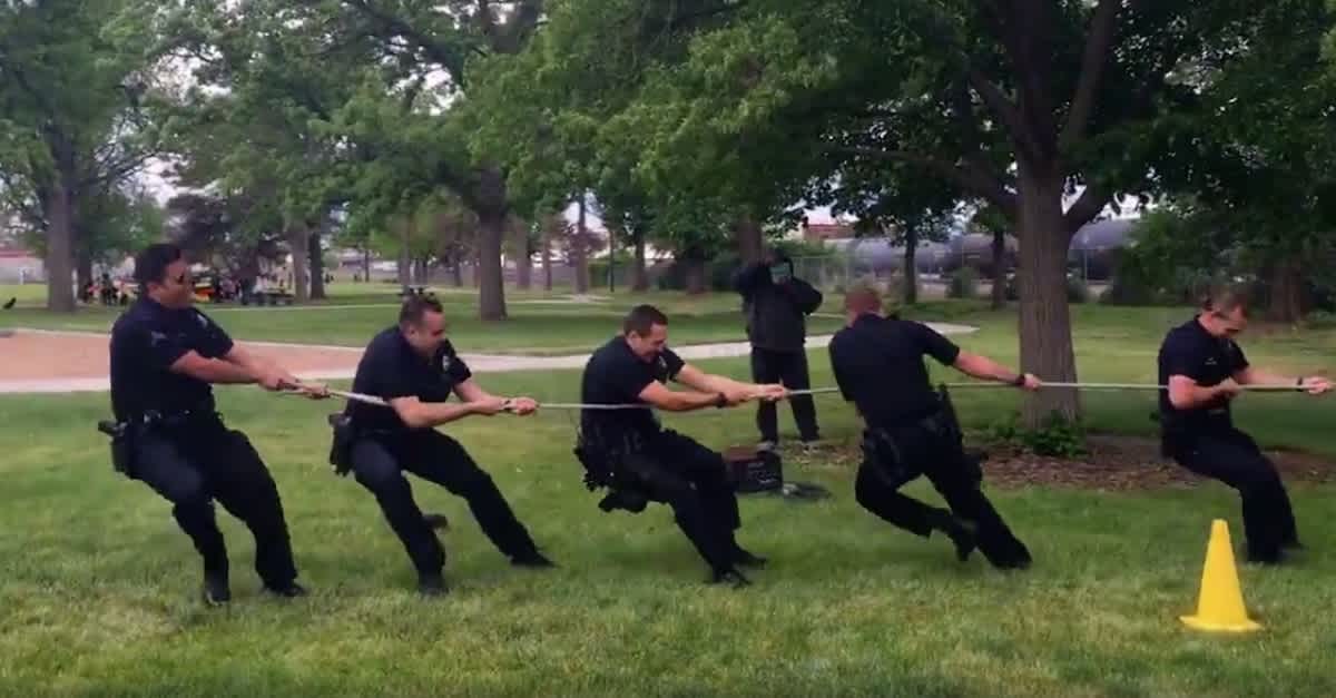 5 Cops Struggle With A Rope, But Wait Til You See What’s On The Other ...