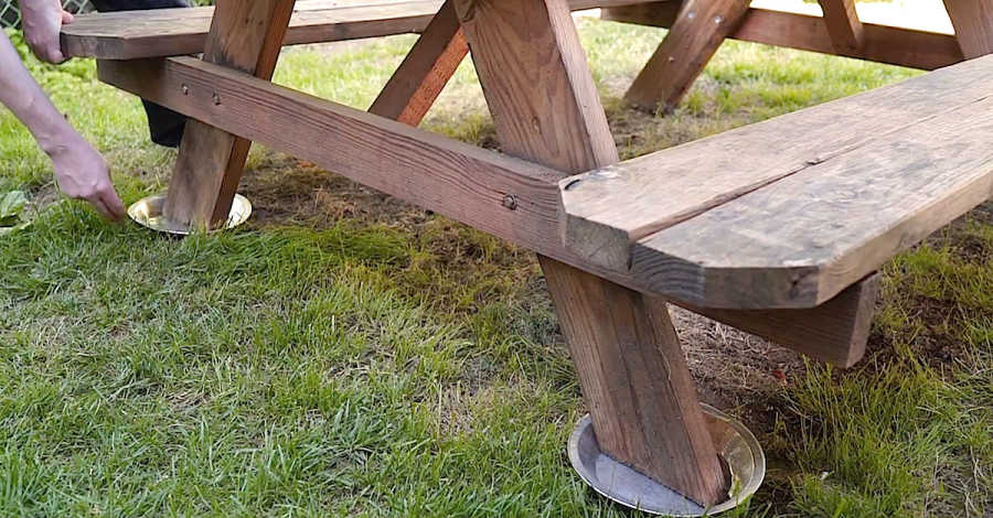 Why'd He Put Pie Tins Under The Table Legs? The Reason Is Pure