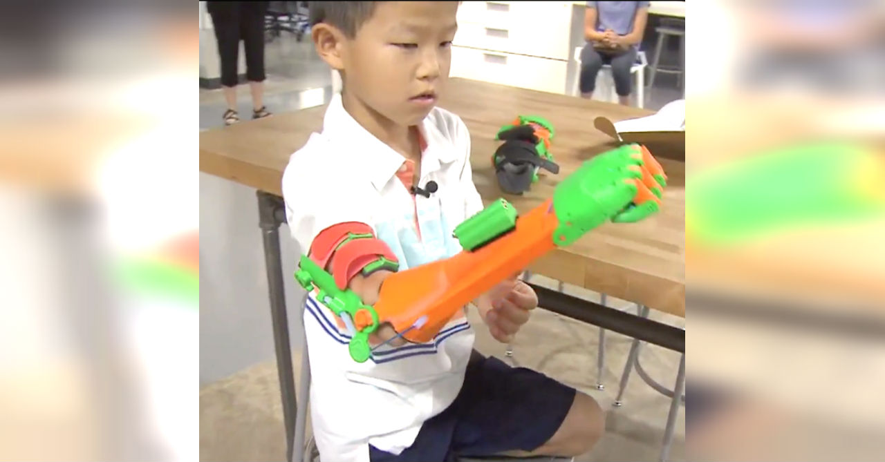 Student Creates Prosthetic Arm For $100 Using 3D Printer | LittleThings.com