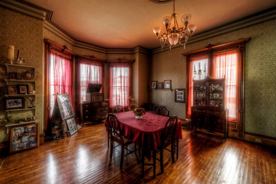 1875 Mansion Is Being Sold For Dirt Cheap, But No One Wants ...