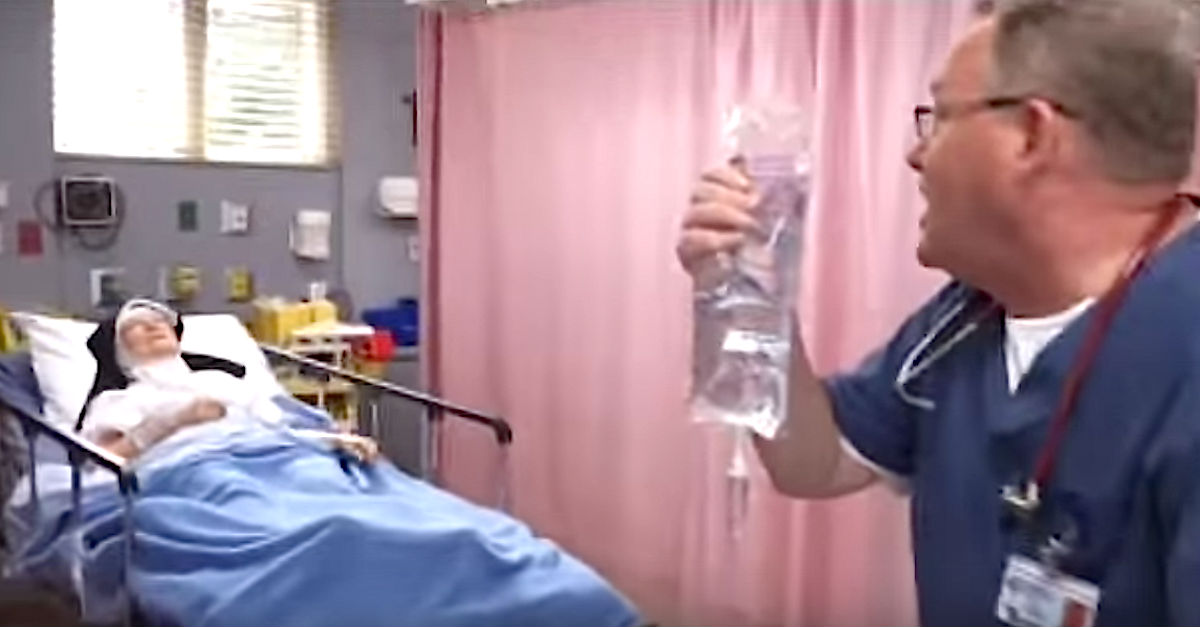 Er Nurse Hears A Nun Screaming For Attention Now Keep Your Eye The Pink Curtain Littlethings Com