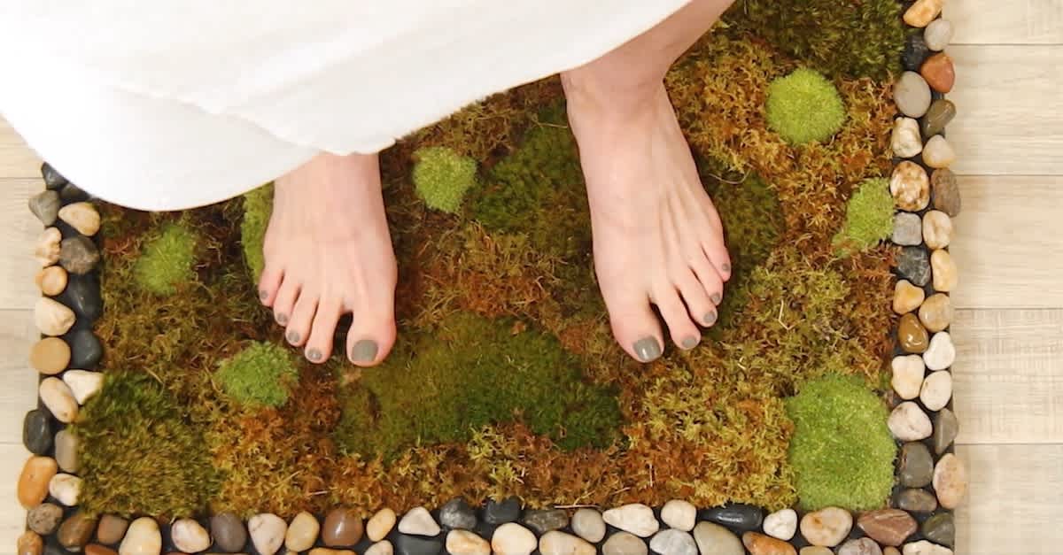 These Moss Bath Mats Are So Easy To Make | LittleThings.com