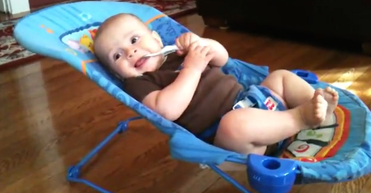 Который качает детей. Который качает детей. Занятие спортом. Который качает детей. Мальчик катается на качелях.