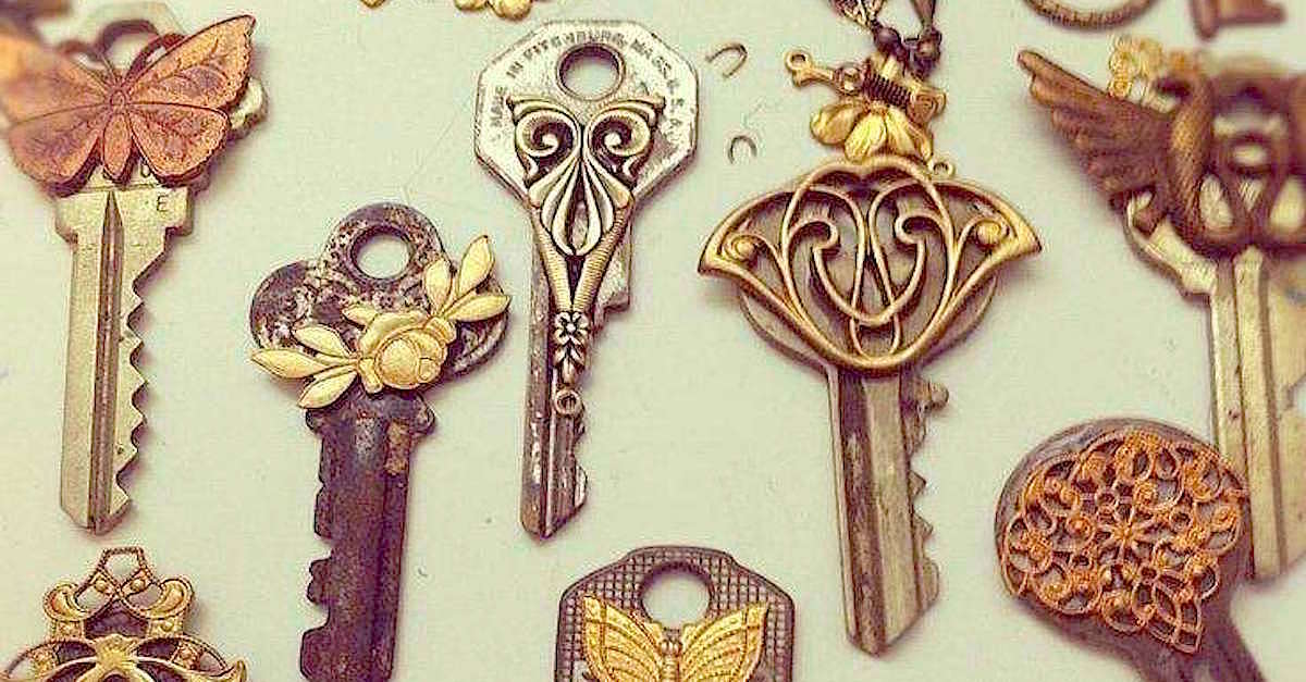 18 Unexpected Ways To Repurpose Your Old Vintage Jewelry