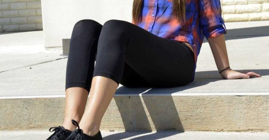 Mom writes letter begging girls to stop wearing leggings – and