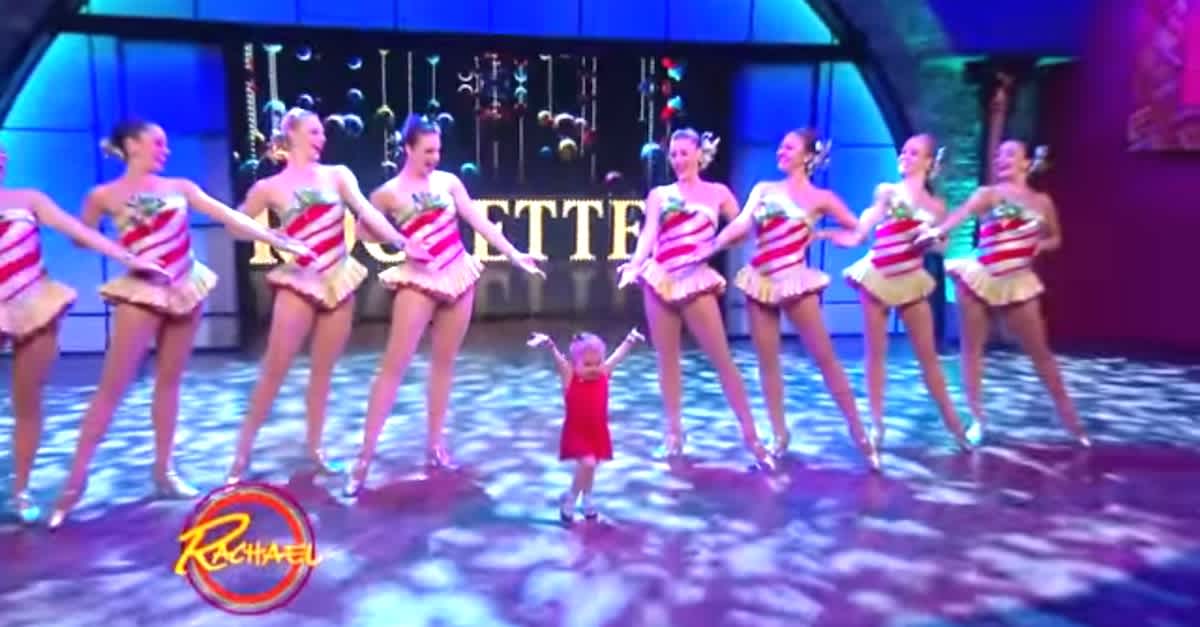 8 Rockettes Dance On Tv But Watch The Tiny Girl In Red Adorable 