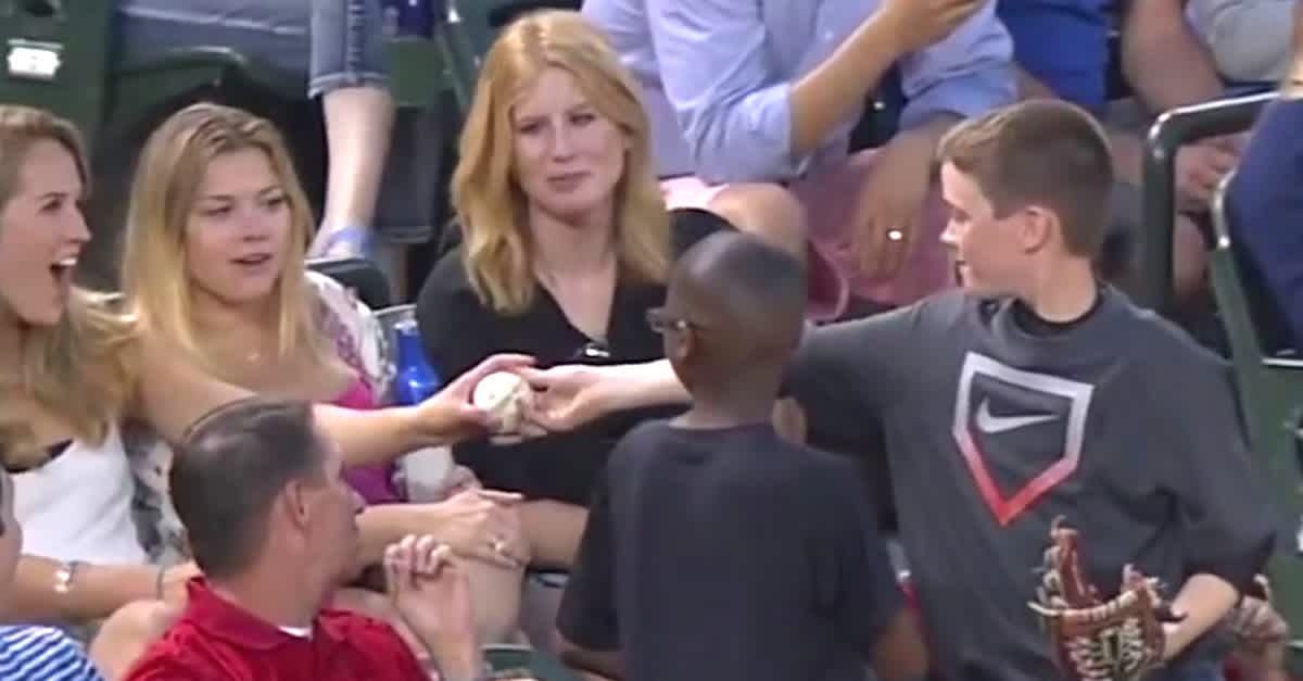 Teenage fan gives foul ball to young child 