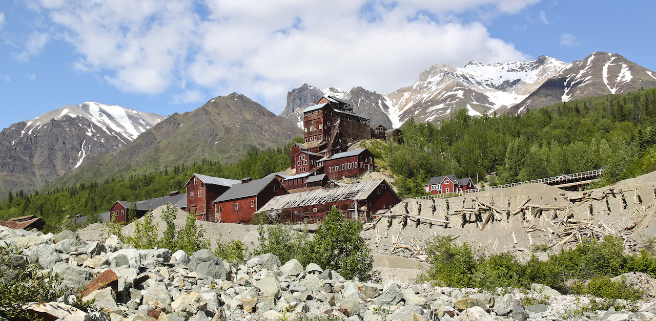 It Looks Like A Lovely Mountain Town Then I Notice Something Strange Littlethings Com