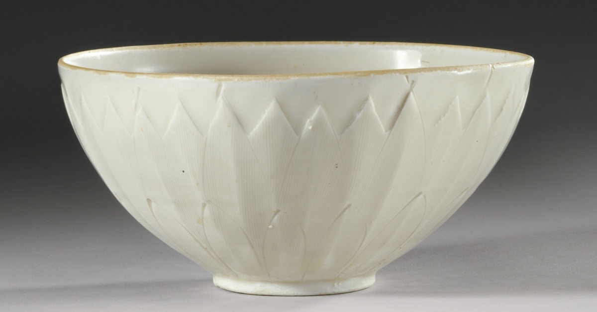 Family Buys Yard Sale Bowl For 3, Then Flip It Over And Realize It's