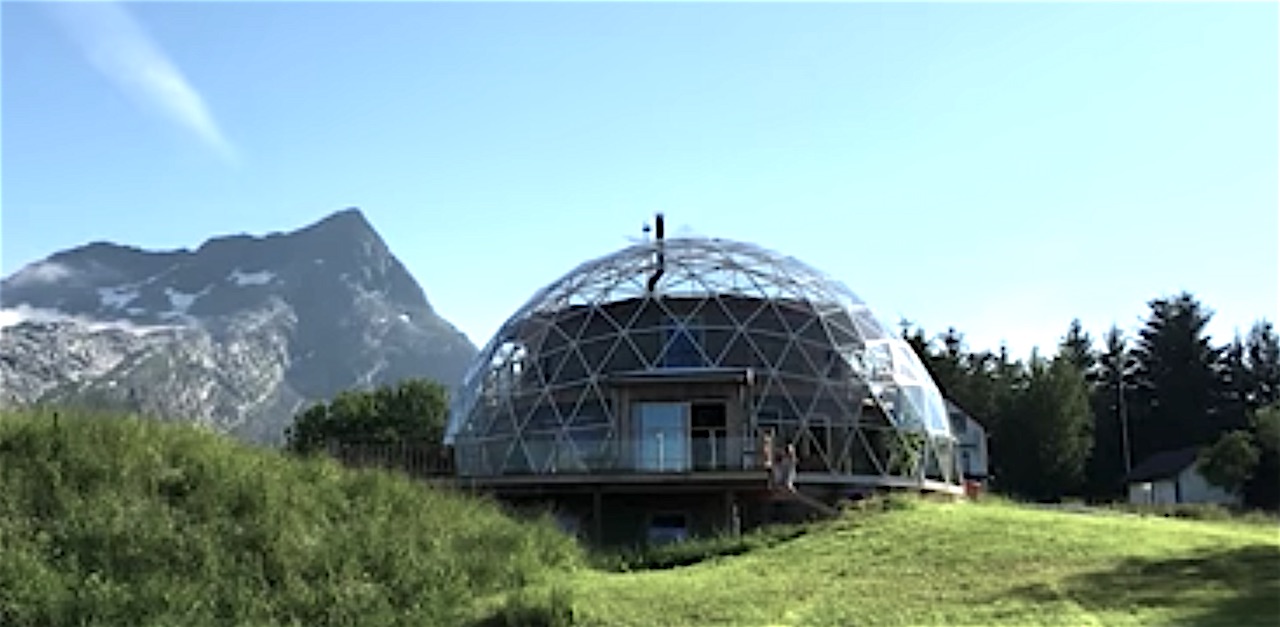 Family Of 6 Leads A Cozy Life Inside This MindBlowing Dome House In