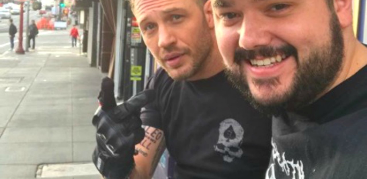 Tom Hardy Shows Off Leo Knows All Tattoo After Losing A Bet Littlethings Com