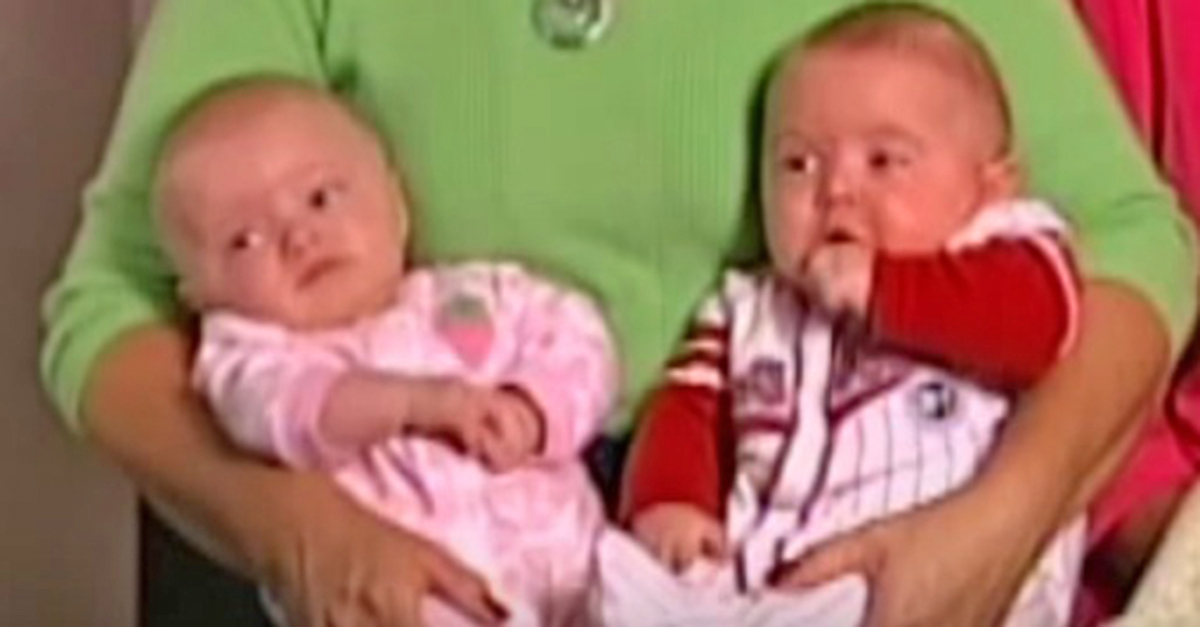 Mom Gives Birth To Twin Babies. 6 Week's Later, Her Identical Twin Does ...