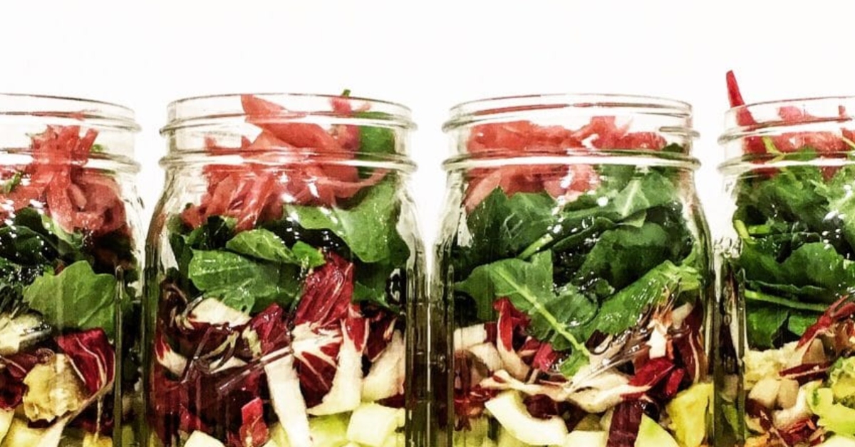 20 Mason Jar Salads That Are Both Beautiful And Delicious   Mason Jar Salad 