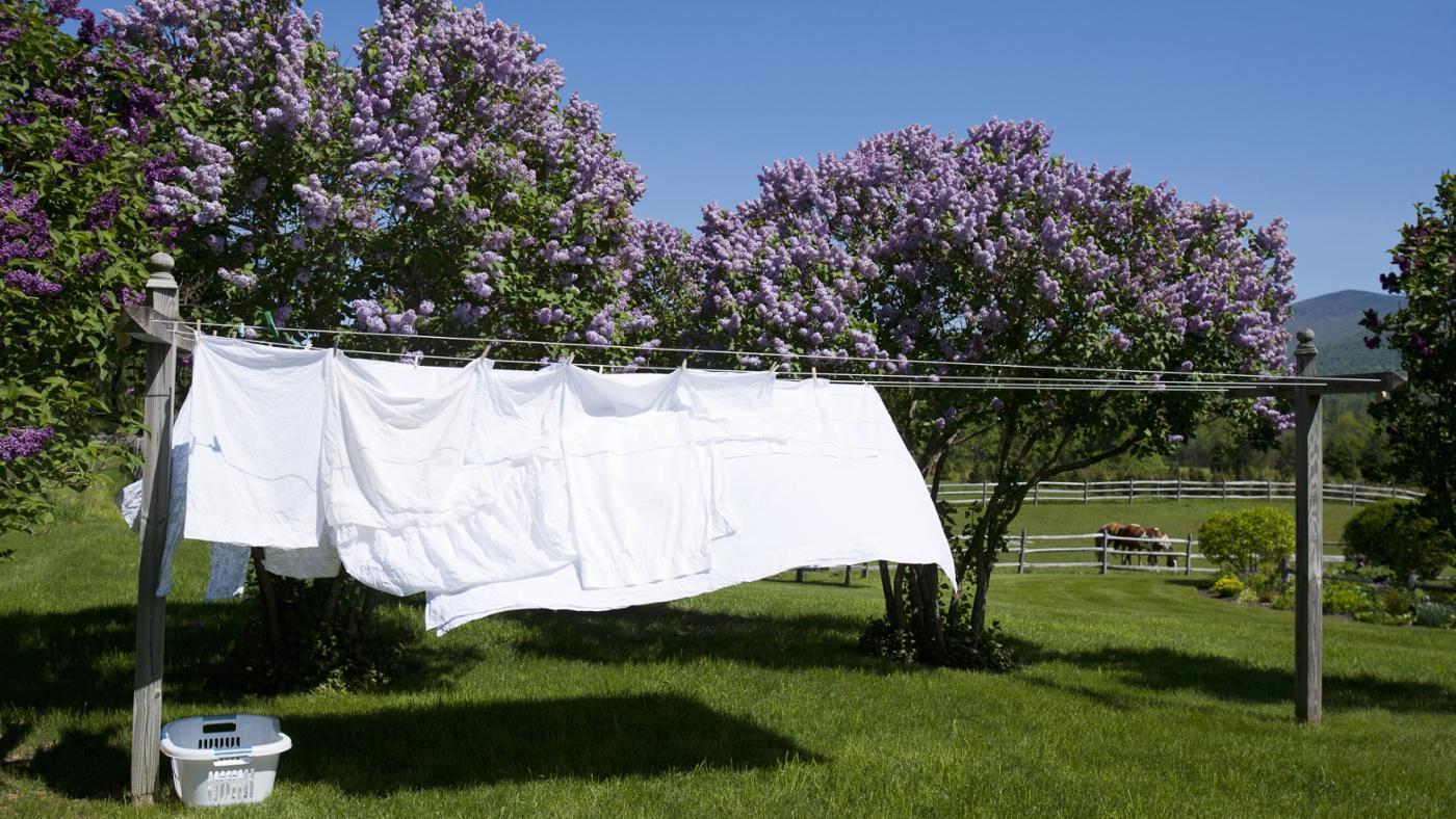 The Simple Way To Turn Your Stained, Yellow Sheets White Again