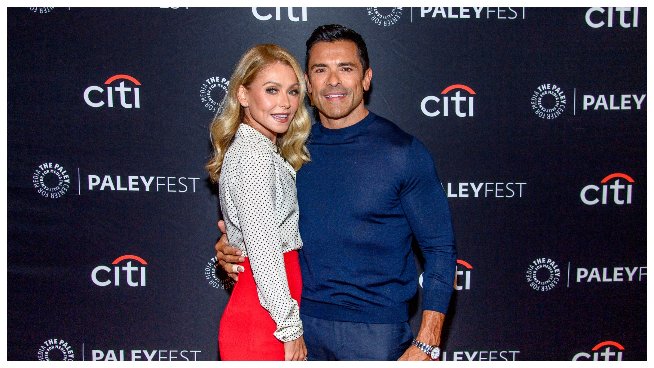 Kelly Ripa And Mark Consuelos Reenact Wedding Photo 28 Years Later
