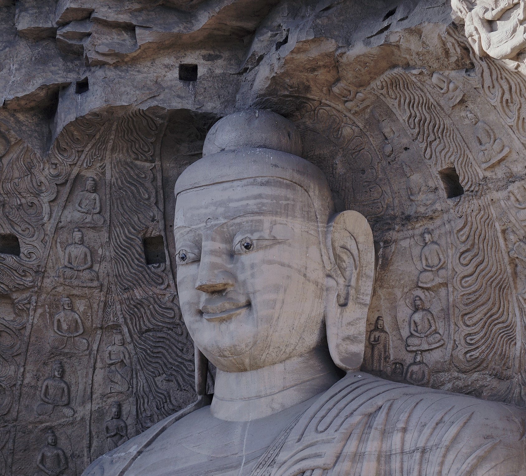 Longmen, Yungang, Mogao, and Maijishan. History, must-see statues and murals, tickets, seasons, and on-site tips.