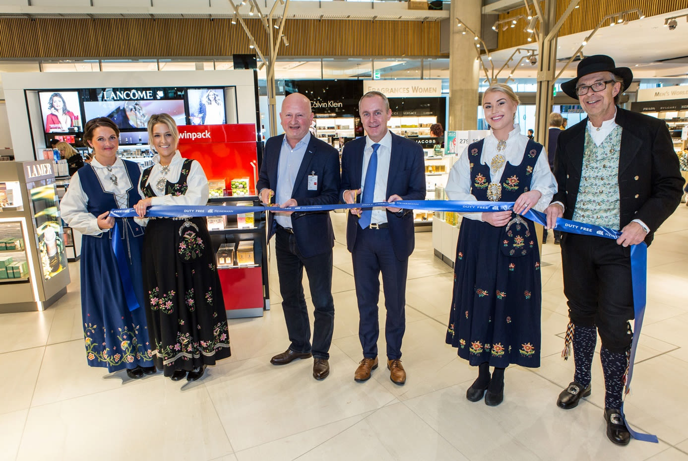 https://www.gebr-heinemann.de/var/corporate/storage/images/_aliases/k2000/media/images/oslo-departures-neu/599388-1-eng-GB/Oslo-Departures-Neu.jpg
