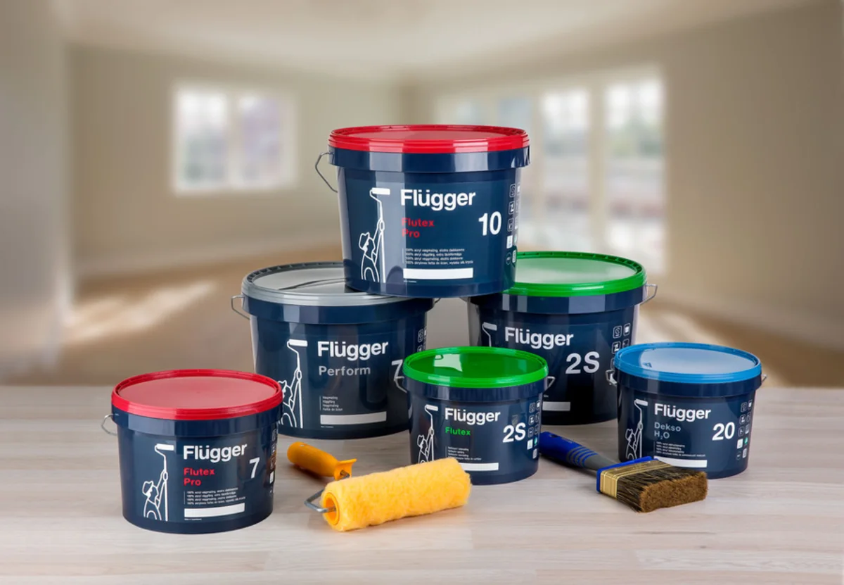 Flügger paint buckets with painting tools