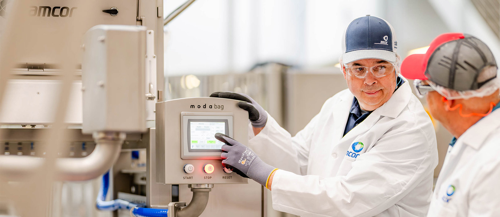 Moda - Automated vacuum packaging machinery for meat, dairy | Amcor